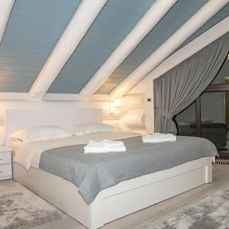 Adele Apartment *